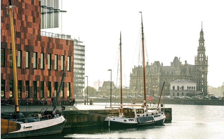 The Perfect Spot for Pictures