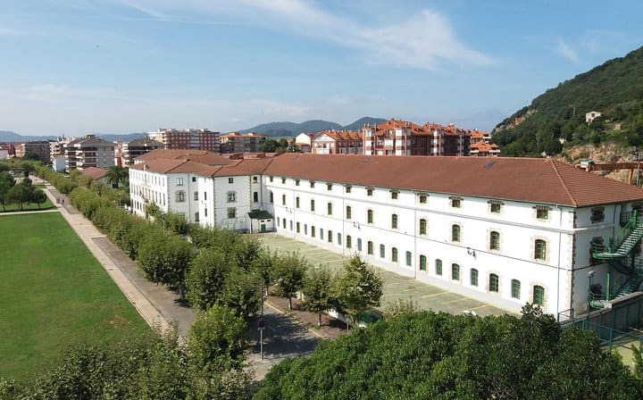Military School, Satoña