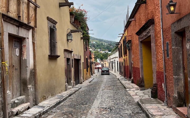 These streets emerged as connecting routes between old neighborhoods and orchards of the city
