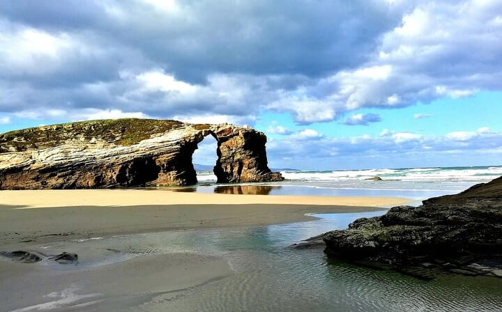 Catedrais Beach (Playa de las Catedrales)