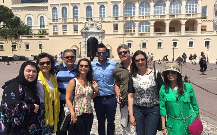 Customers in front of the Palace