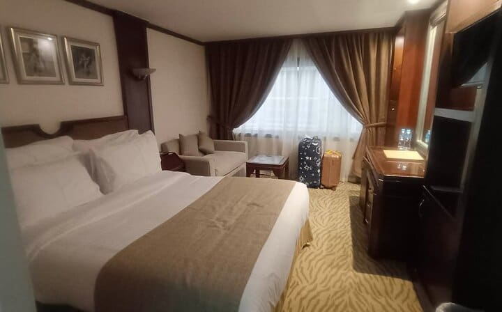 Cruise ship room