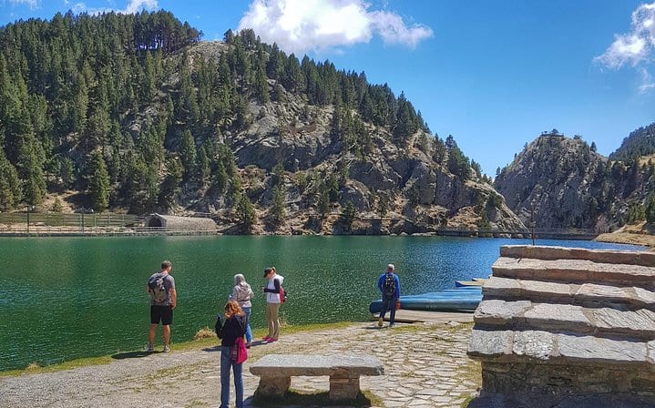 Walking around the lake with refreshing stop at Saint Gil spring.