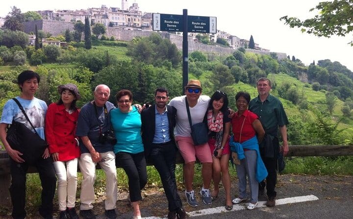 Customers with the view on Saint Paul de Vence
