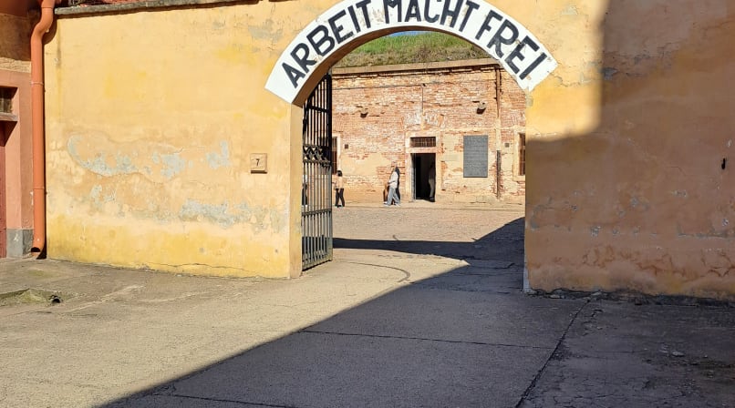 Entrada a la Cárcel de la Gestapo