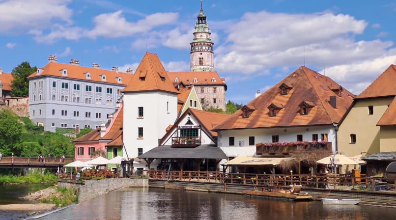 Vista del río Moldava y del Castillo de Český Krumlov