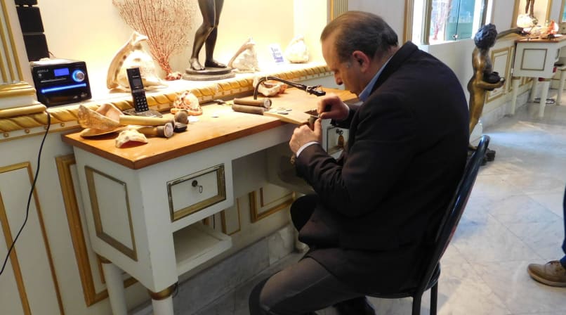 <p>Creating a beautiful Cameo piece</p>