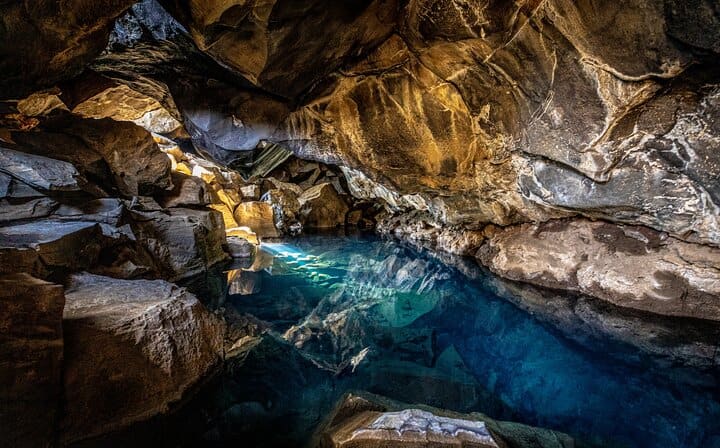 Grjotagja Cave