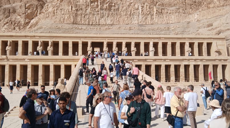 Crowd of tourists on the central incline pathway leading to Hatshepsut temple in Luxor