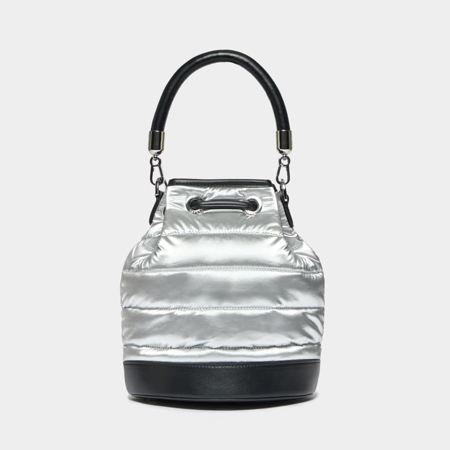 LTD RELEASE CIRCLE G'S QUILTED BUCKET BAG in Snow / Onyx image number 3