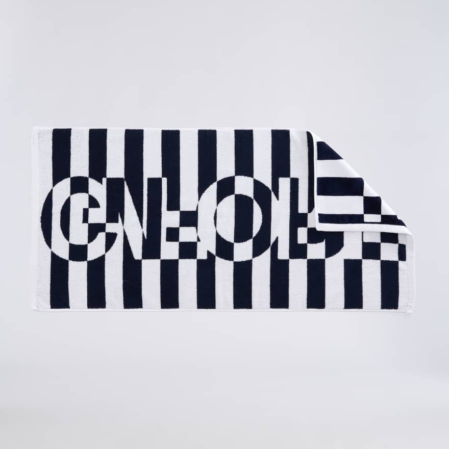 TRIPPY STRIPE GOLF TOWEL in Snow / Twilight image number 4