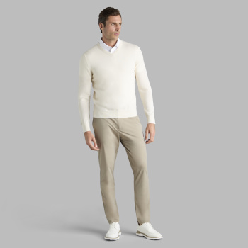 Alternative image of VERSE V NECK CASHMERE JUMPER in CHALK WHITE