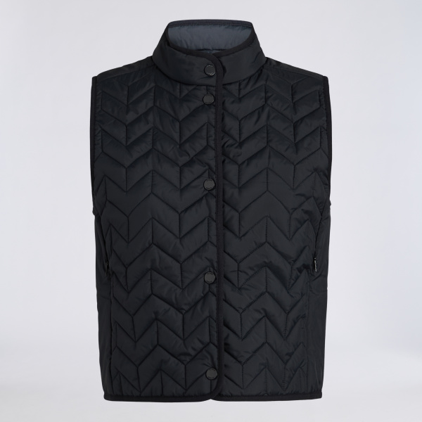 LIGHTWEIGHT CHEVRON QUILTED GILET in Onyx