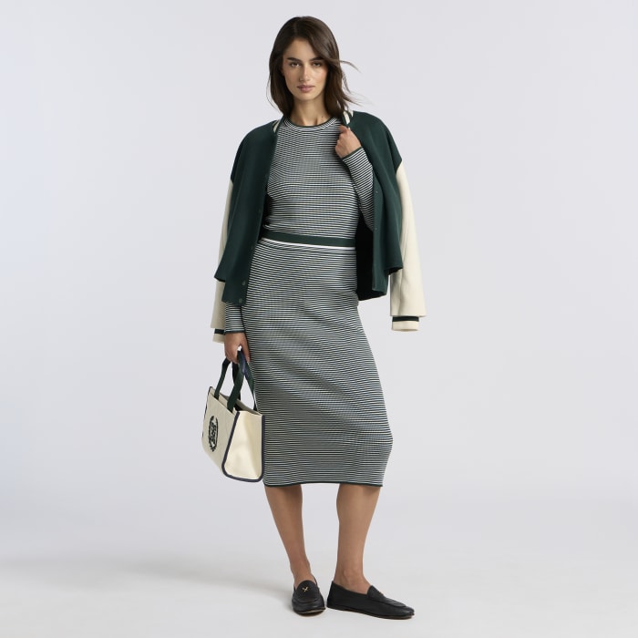 Alternative image of STRIPE RIB FITTED CREWNECK in PINE/SNOW