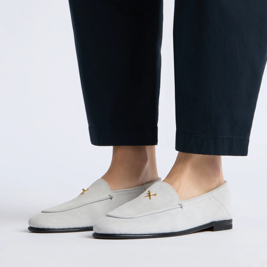 WOMEN'S METAL TEES SUEDE FLEX LOAFER in Nimbus - Alternate Image 4