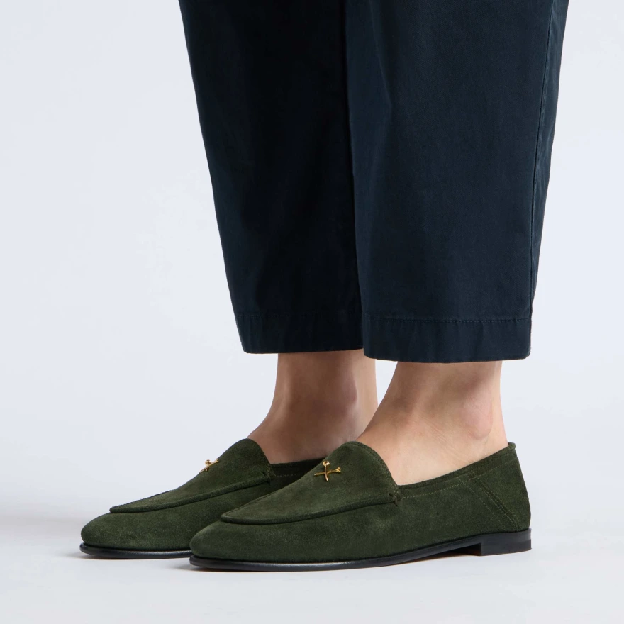 WOMEN'S METAL TEES SUEDE FLEX LOAFER in Pine - Alternate Image 5