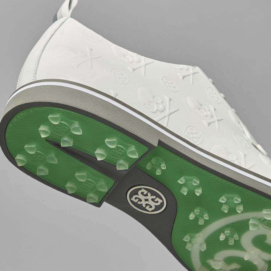 MEN'S GALLIVANTER EMBOSSED SKULL & TEES LEATHER GOLF SHOE in Snow / Charcoal - Alternate Image 6