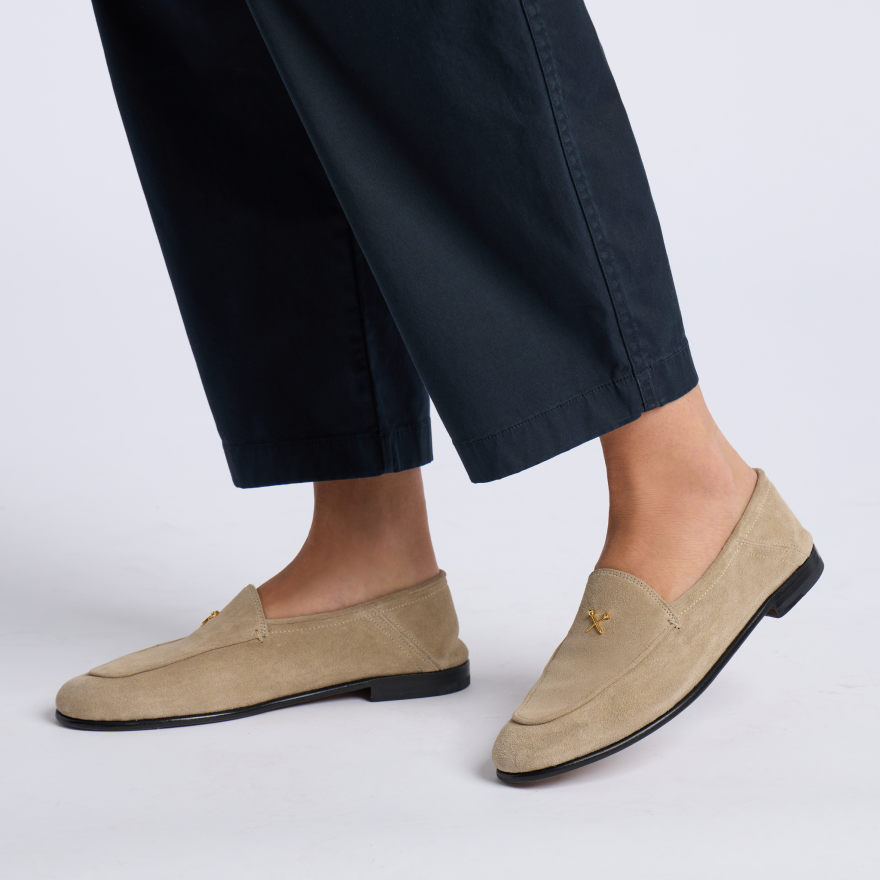 WOMEN'S METAL TEES SUEDE FLEX LOAFER in PUMICE - Alternate Image 4