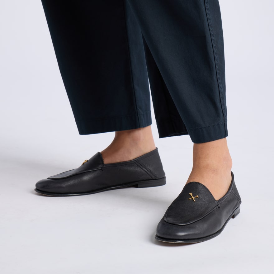 WOMEN'S METAL TEES LEATHER FLEX LOAFER in Onyx - Alternate Image 5