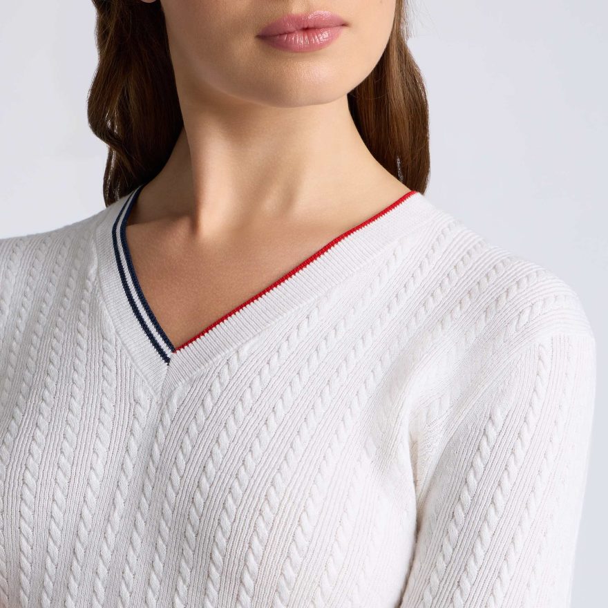 CABLE KNIT COTTON CASHMERE V NECK SWEATER in Snow - Alternate Image 4