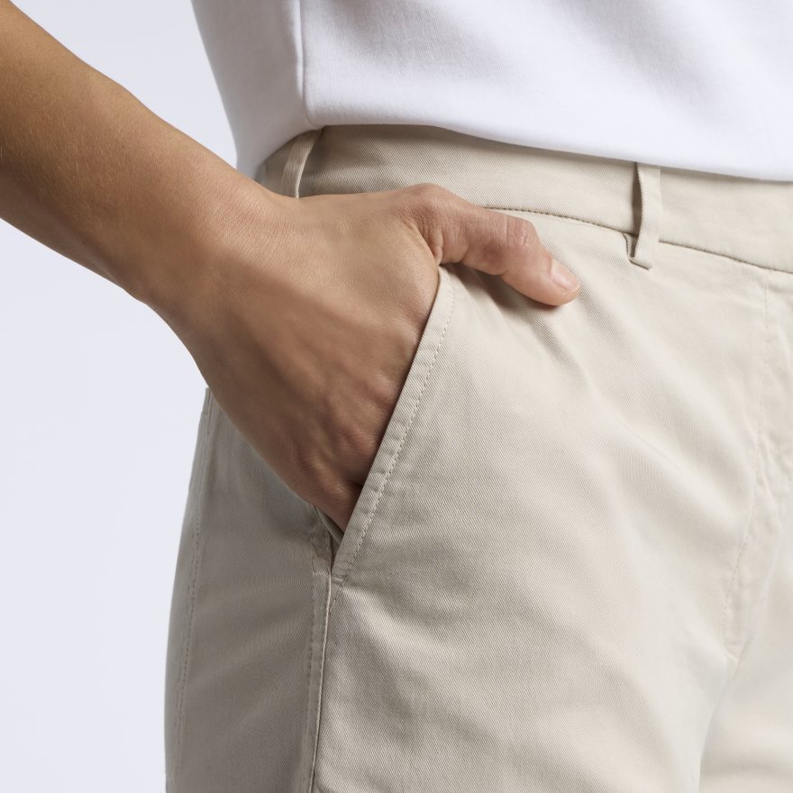 LTD RELEASE STRETCH COTTON GABARDINE BARREL LEG TROUSER in PUMICE - Alternate Image 4