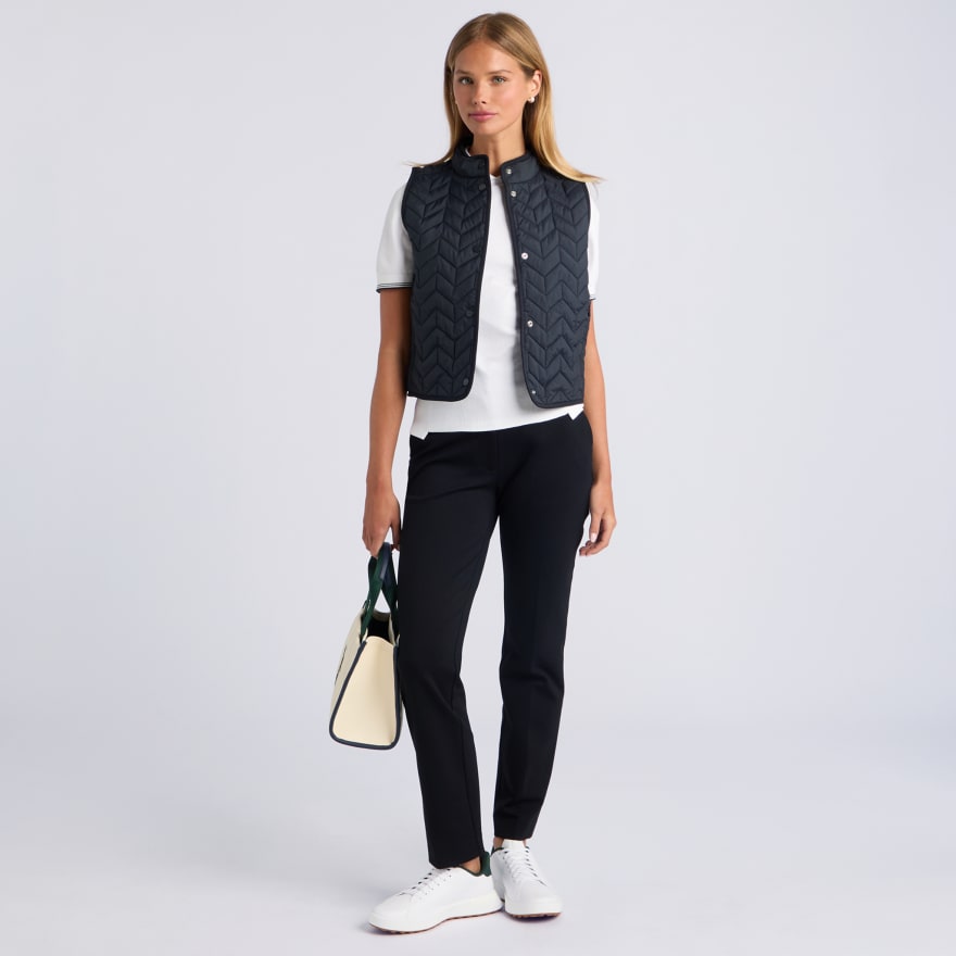 LIGHTWEIGHT CHEVRON QUILTED GILET in Onyx - Alternate Image 1