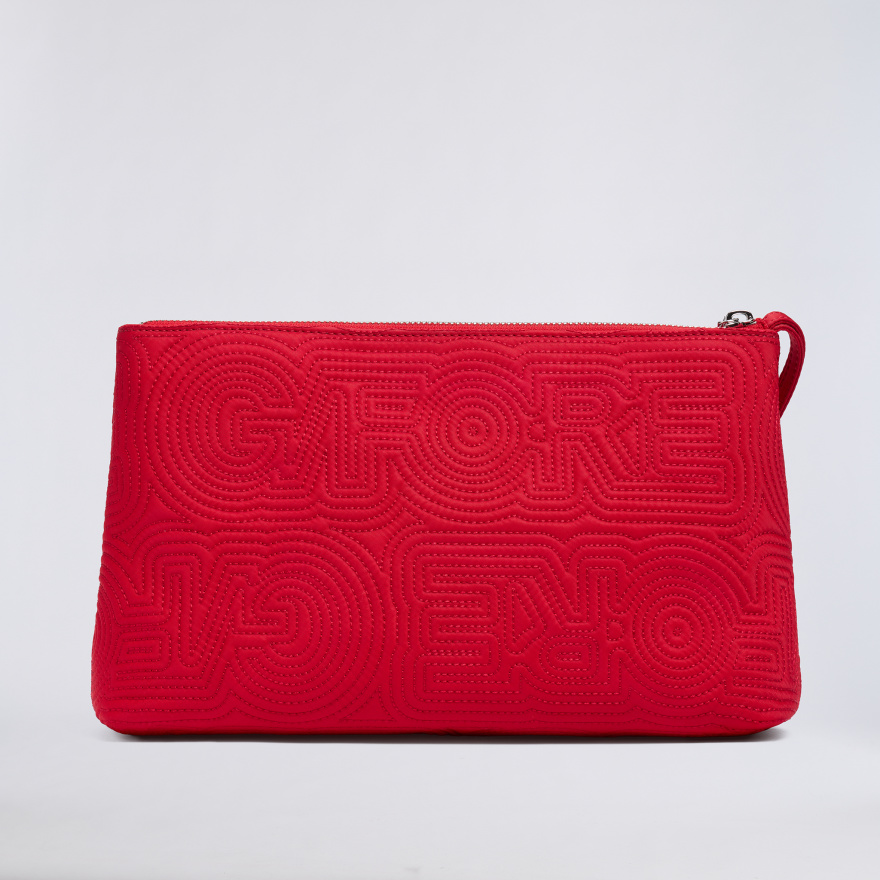 TRIPPY QUILTED TOILETRY BAG in CLASSIC RED - Alternate Image 1