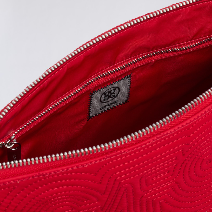 TRIPPY QUILTED TOILETRY BAG in CLASSIC RED - Alternate Image 3