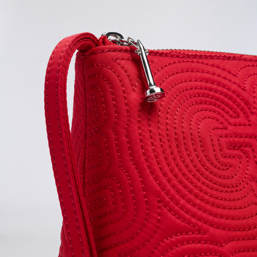 TRIPPY QUILTED TOILETRY BAG in CLASSIC RED - Alternate Image 4