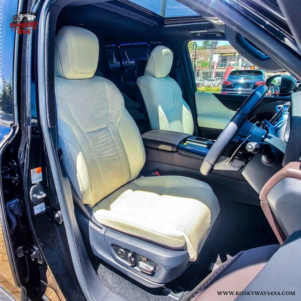 2023 Lexus LX600 — Photo 5