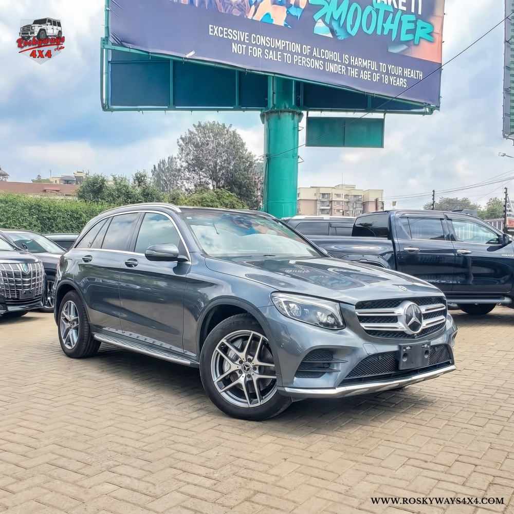 2019 Mercedes-Benz GLC250 4MATIC — Photo 3