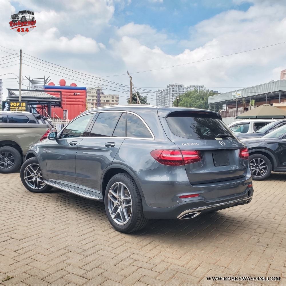 2019 Mercedes-Benz GLC250 4MATIC — Photo 5