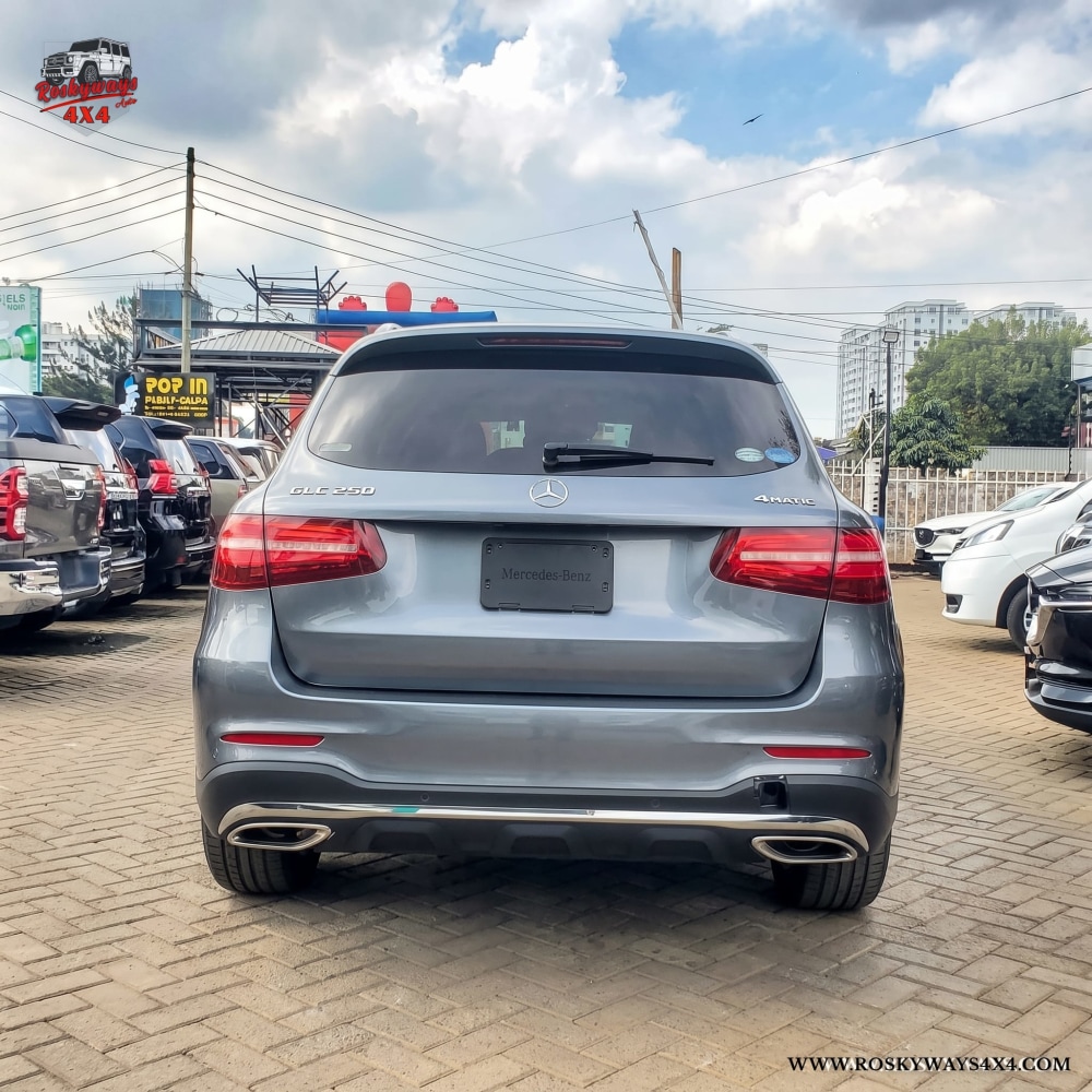 2019 Mercedes-Benz GLC250 4MATIC — Photo 4