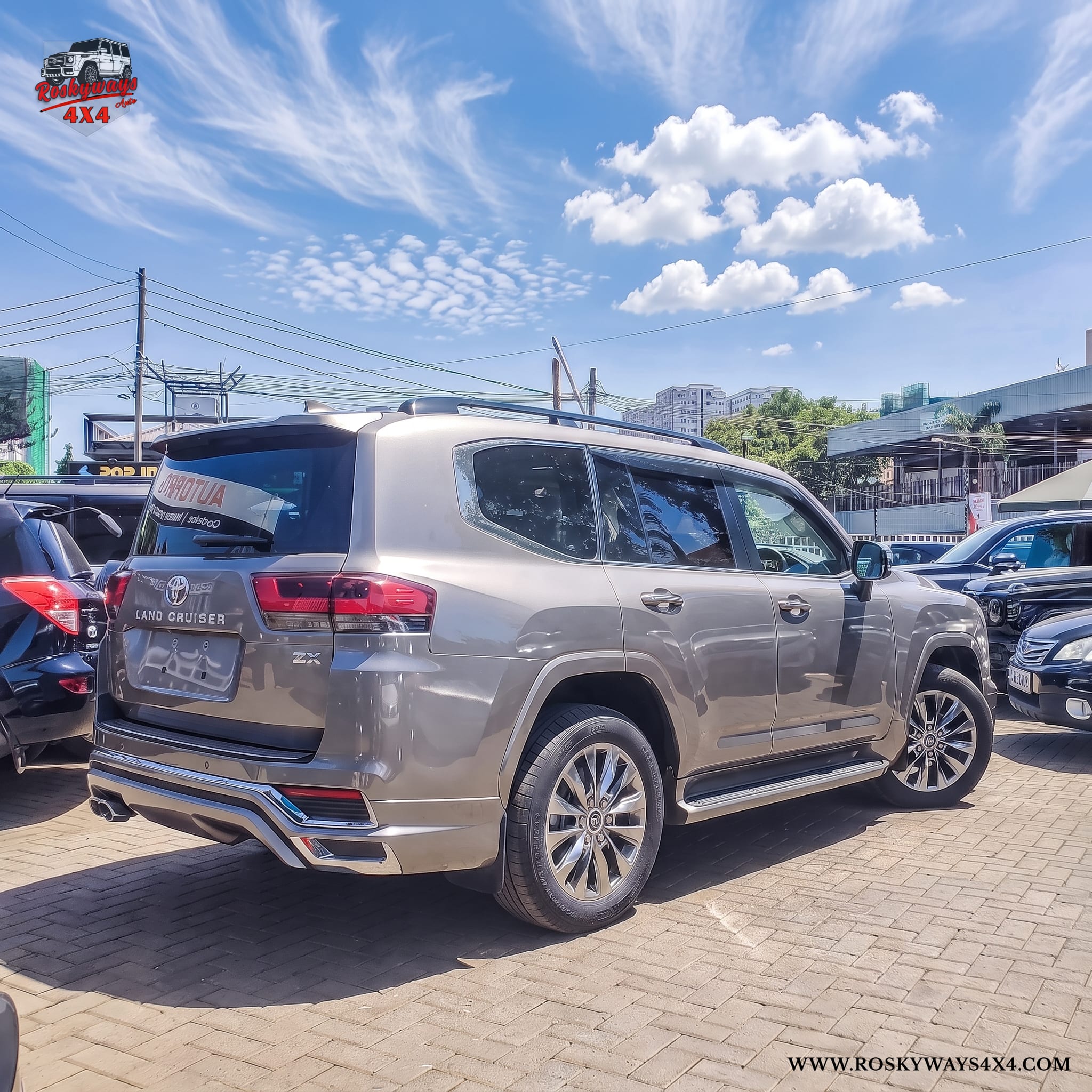 2021 Toyota LANDCRUISER LC300 — Photo 4