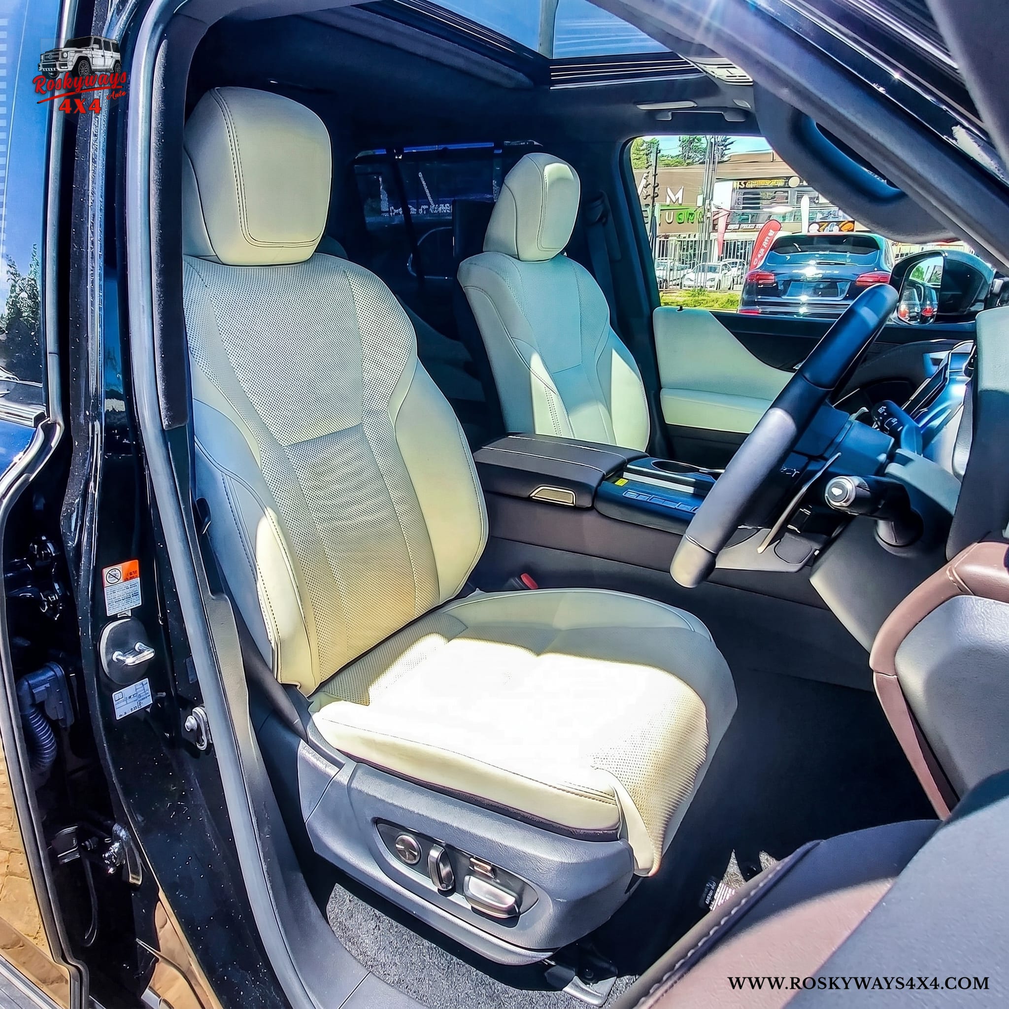 2023 Lexus LX600 — Photo 5