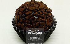 Brigadeiro gourmet de chocolate ao rum