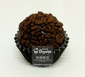 Brigadeiro gourmet de chocolate ao rum