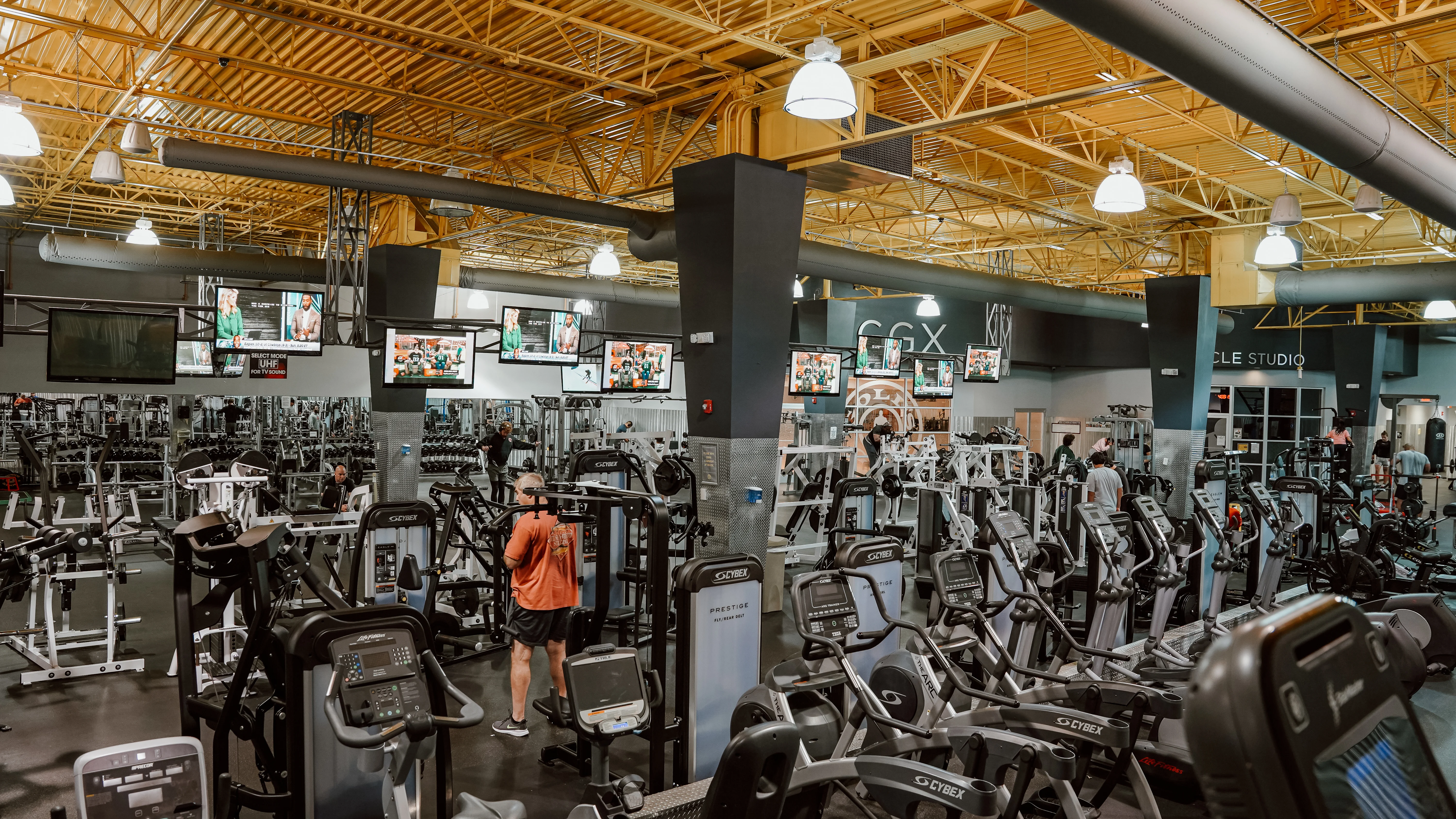 Gold's Gym Lenoir City | Lenoir City, TN 37771 | Stronger Starts Here