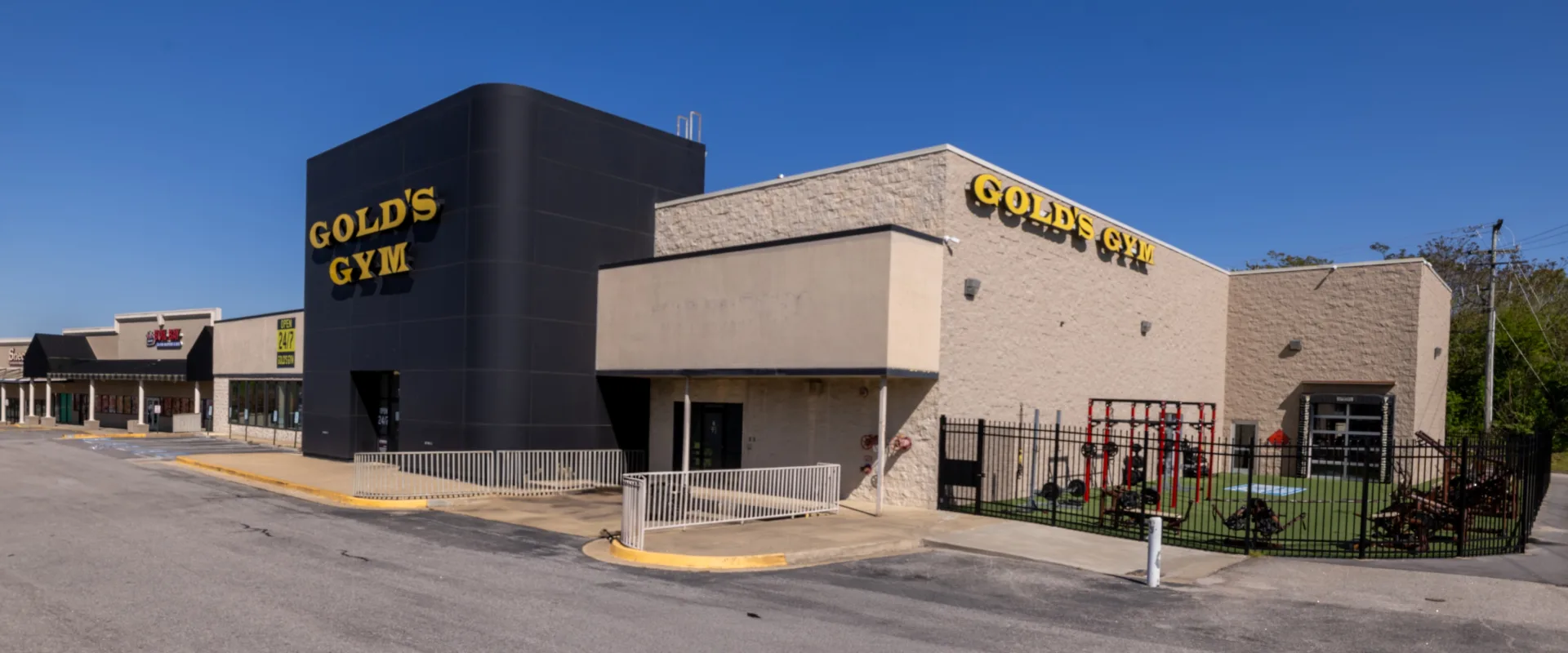 Front view and Outside workout area