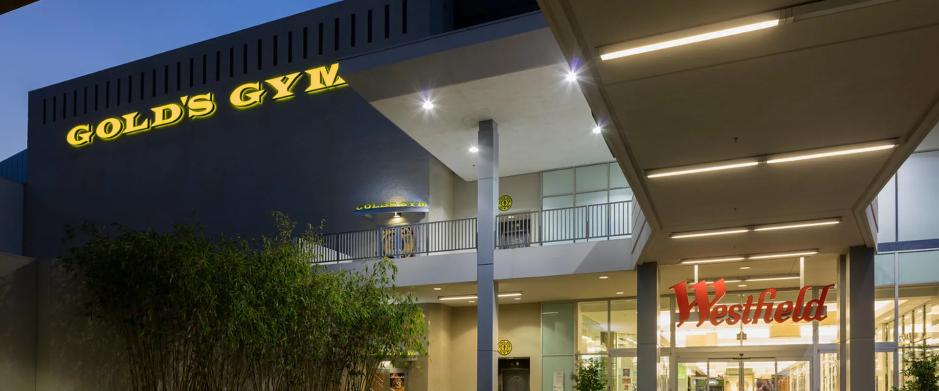 Gold's Gym Arcadia gym entrance
