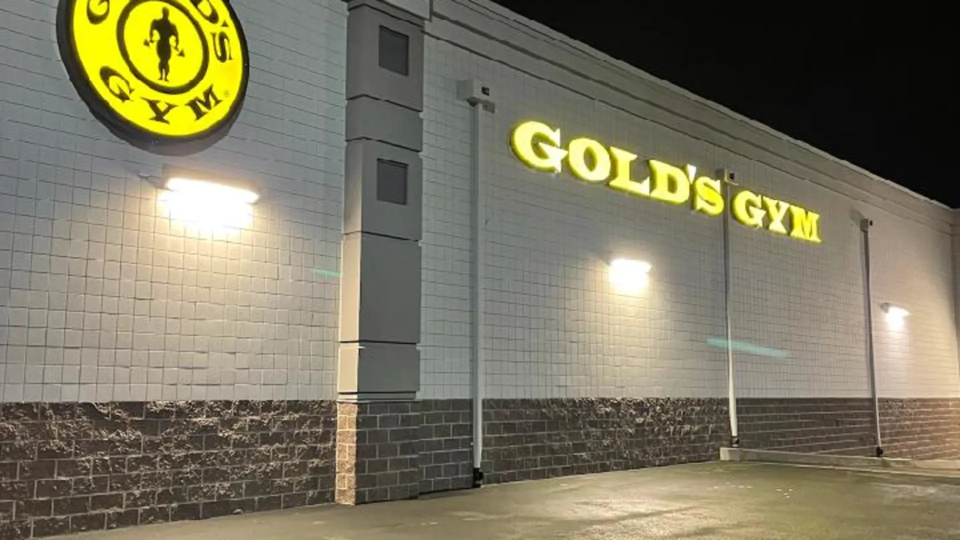 Gold's Gym Vancouver Hazel Dell Exterior