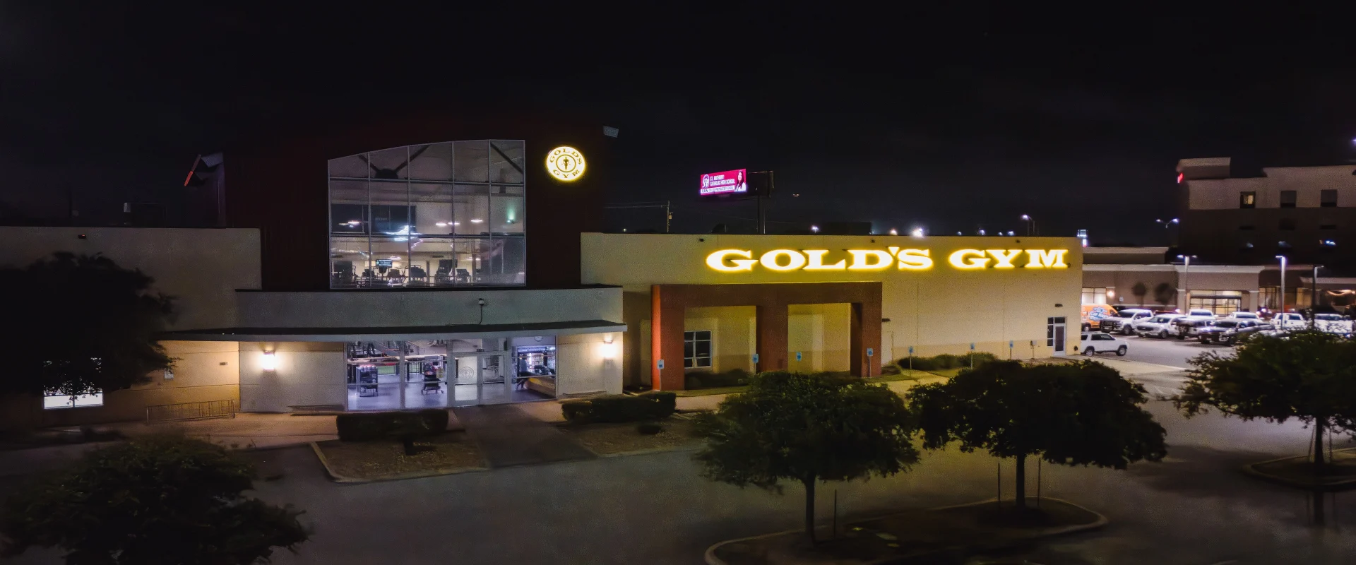 Exterior of Gold's Gym Live Oak San Antonio