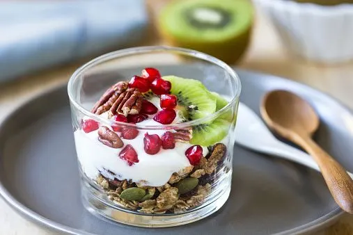 Snack SmartSnacking is fine as long as you’re noshing on the right foods. Healthy snacks will keep your blood sugar stable throughout the day. Friedman suggests nuts and seeds; fruits, in moderation; or raw vegetables like cucumbers, celery, carrots, and even zucchini, which isn’t too harsh on your stomach when eaten fresh. You can add a bit of hummus for more flavor. Instead of preparing new snacks every day, cut up a bunch of veggies, store them in a container, and grab a new portion each morning.