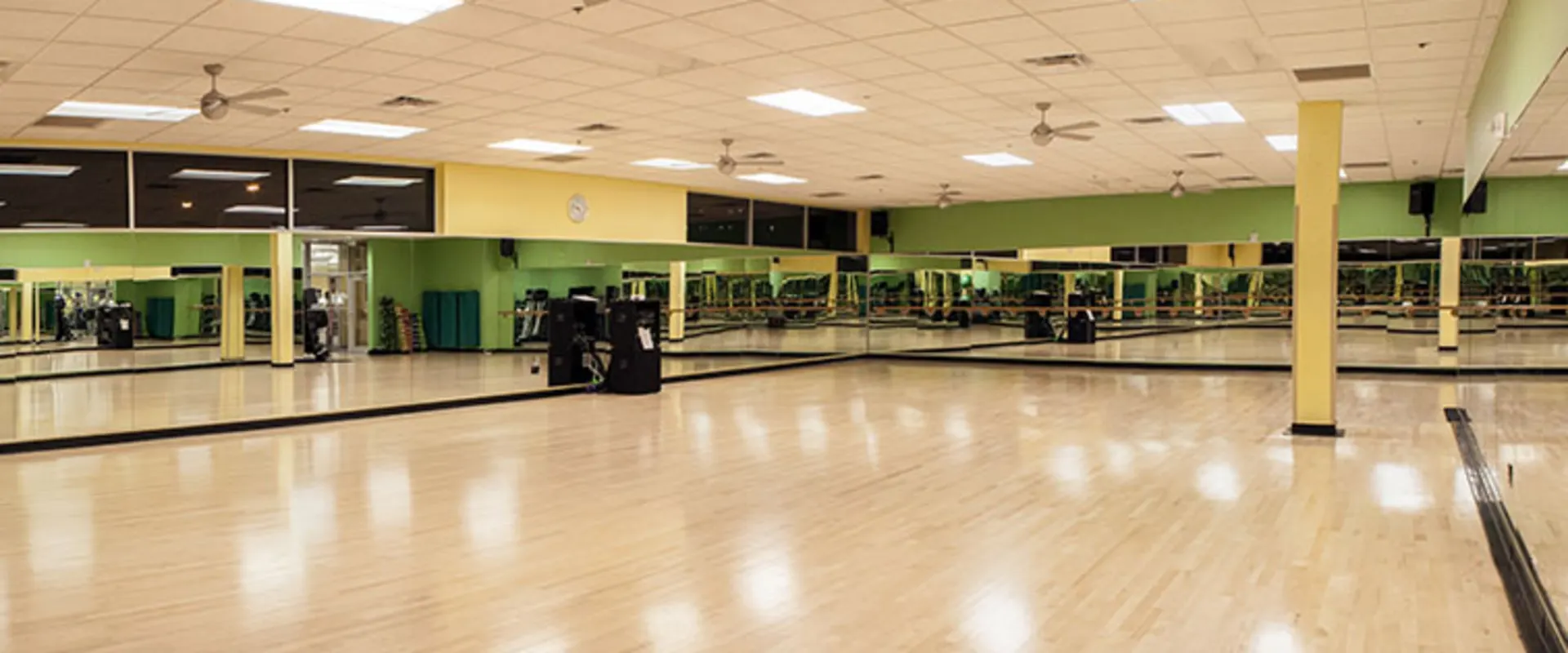 Gold’s Gym San Antonio Medical Center (Black Level) Group Exercise