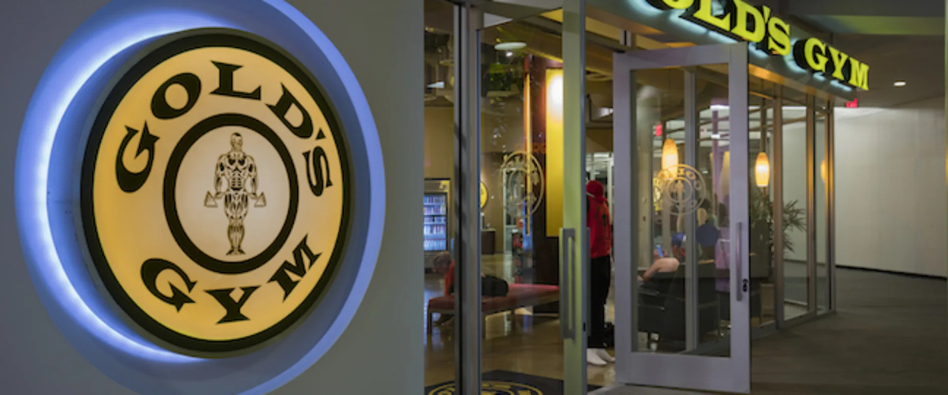 Gold's Gym Downtown Los Angeles entrance
