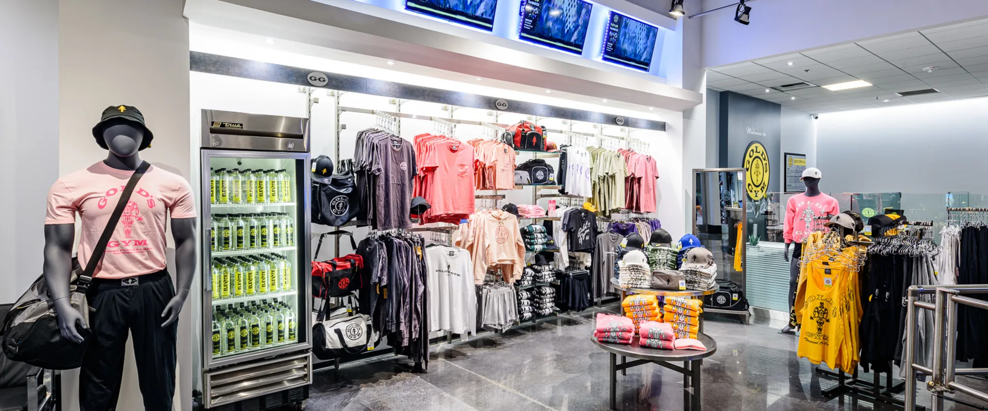Gold’s Gym Thousand Oaks pro shop showcases a variety of branded apparel, accessories, and workout essentials. Stylish gym wear, hats, and bags line the shelves, while refrigerated drinks offer a refreshing post-workout option.