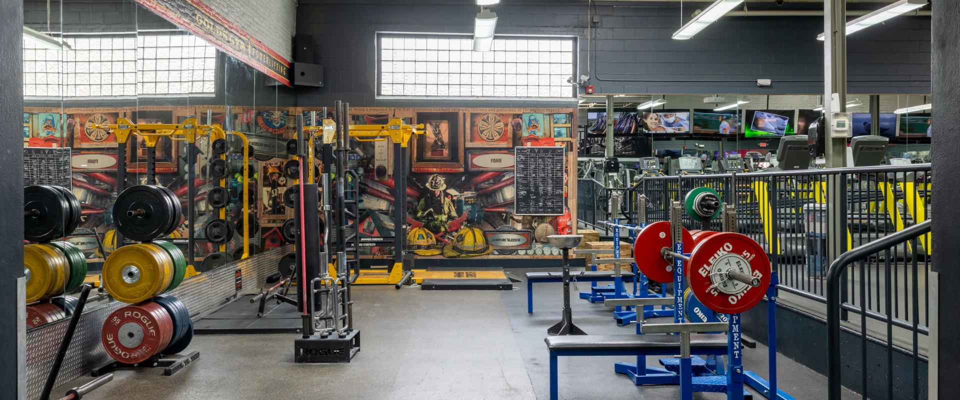 Powerlifting equipment, part of cardio area