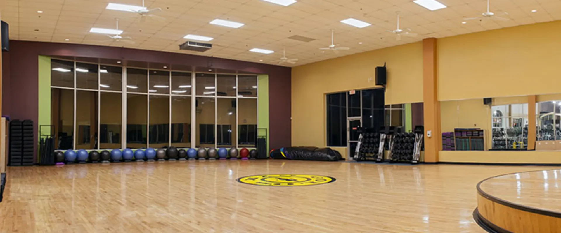 Gold’s Gym San Antonio Bandera Pointe (Gold Level) Group Studio