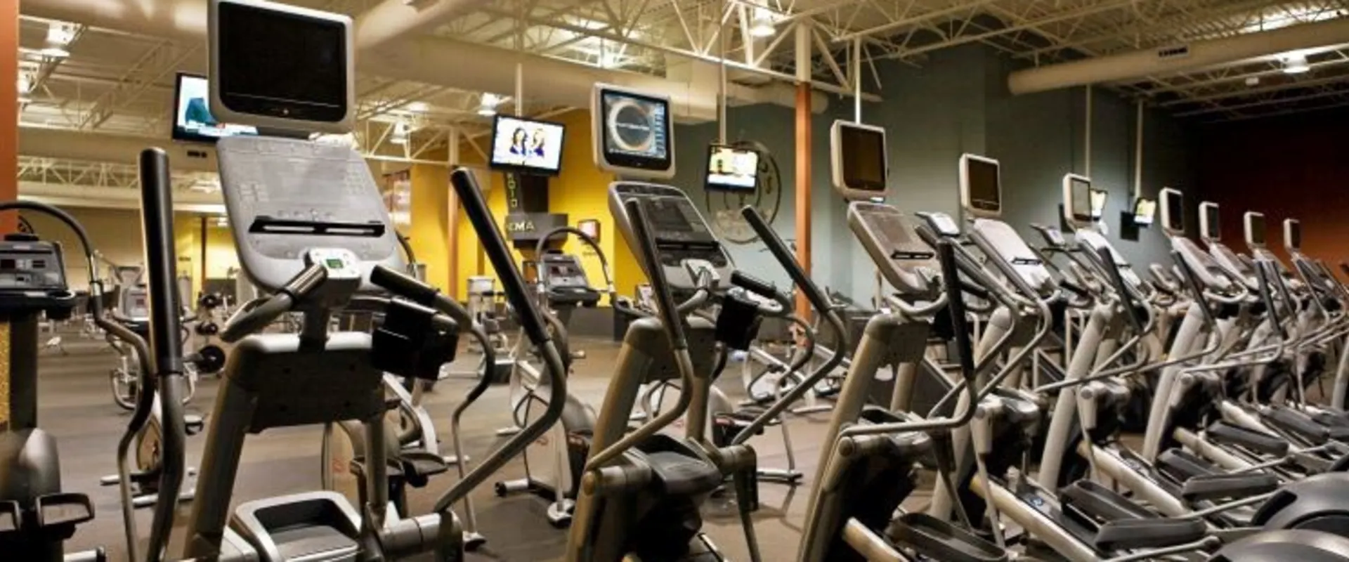 golds_gym_yukon