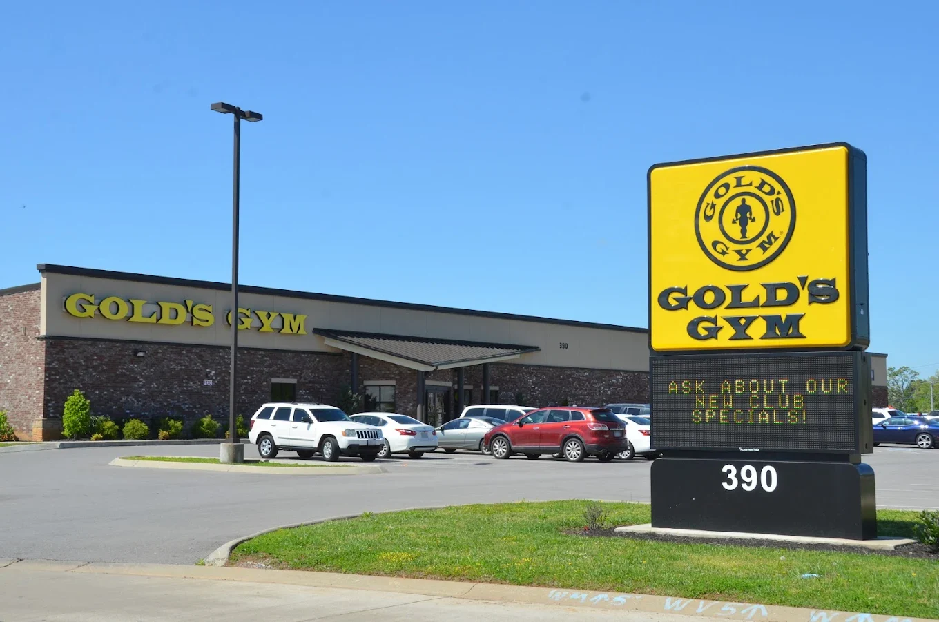 Gold's Gym Clarksville | Clarksville, TN 37040 | Stronger Starts Here